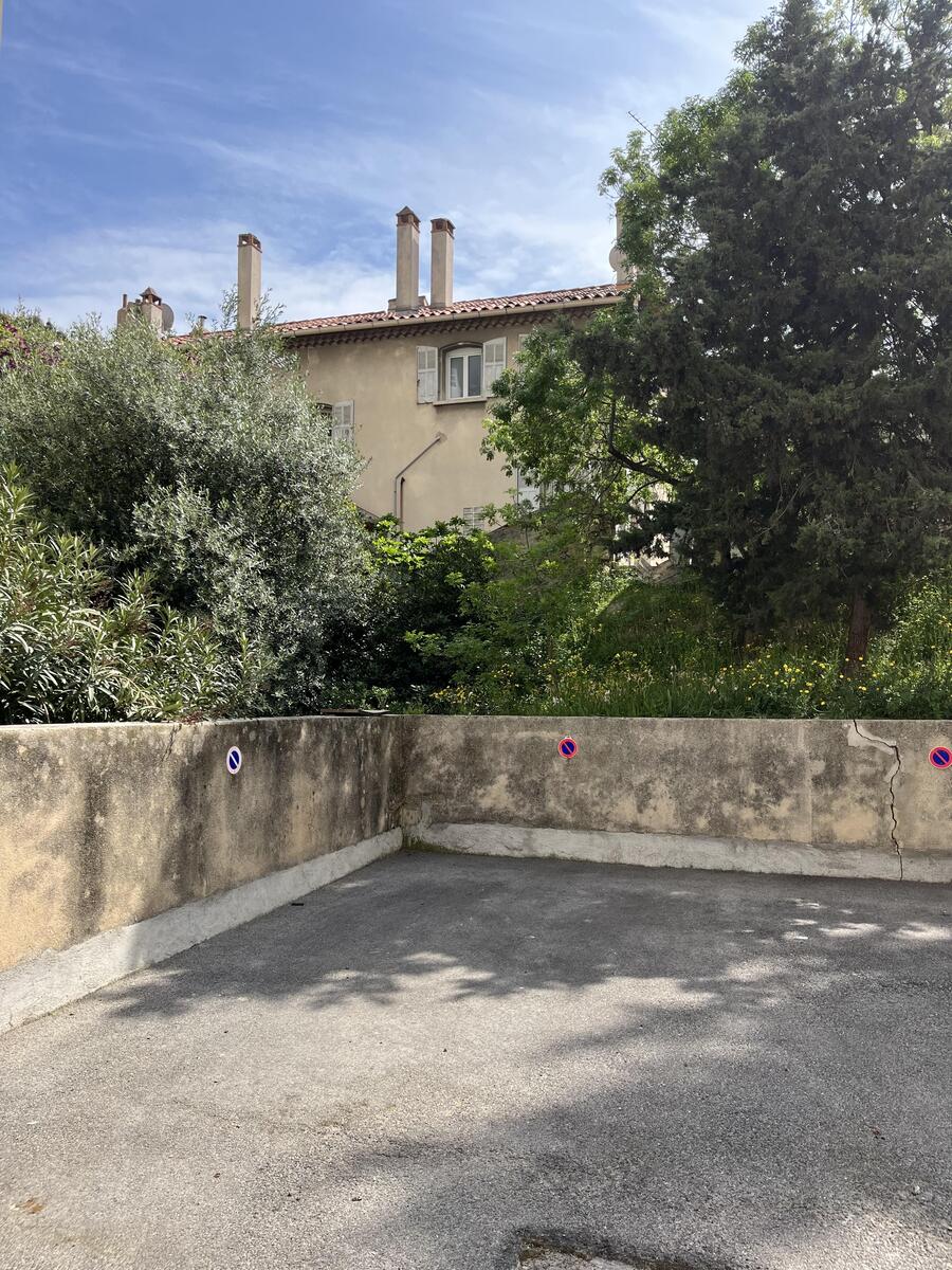 Parking extrieur - Marseille 8me